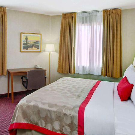 מלון Ramada By Wyndham Hawthorne/Lax מראה חיצוני תמונה