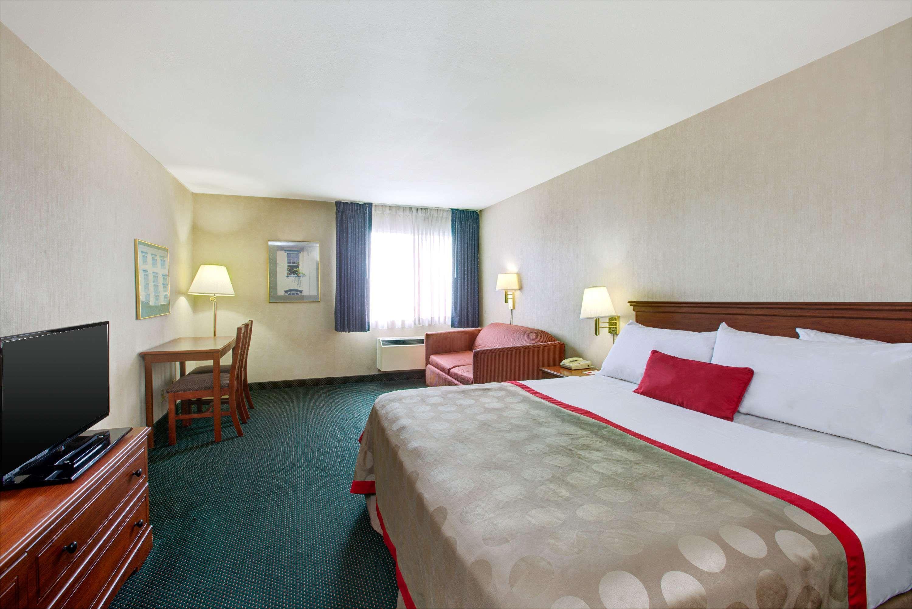 מלון Ramada By Wyndham Hawthorne/Lax מראה חיצוני תמונה