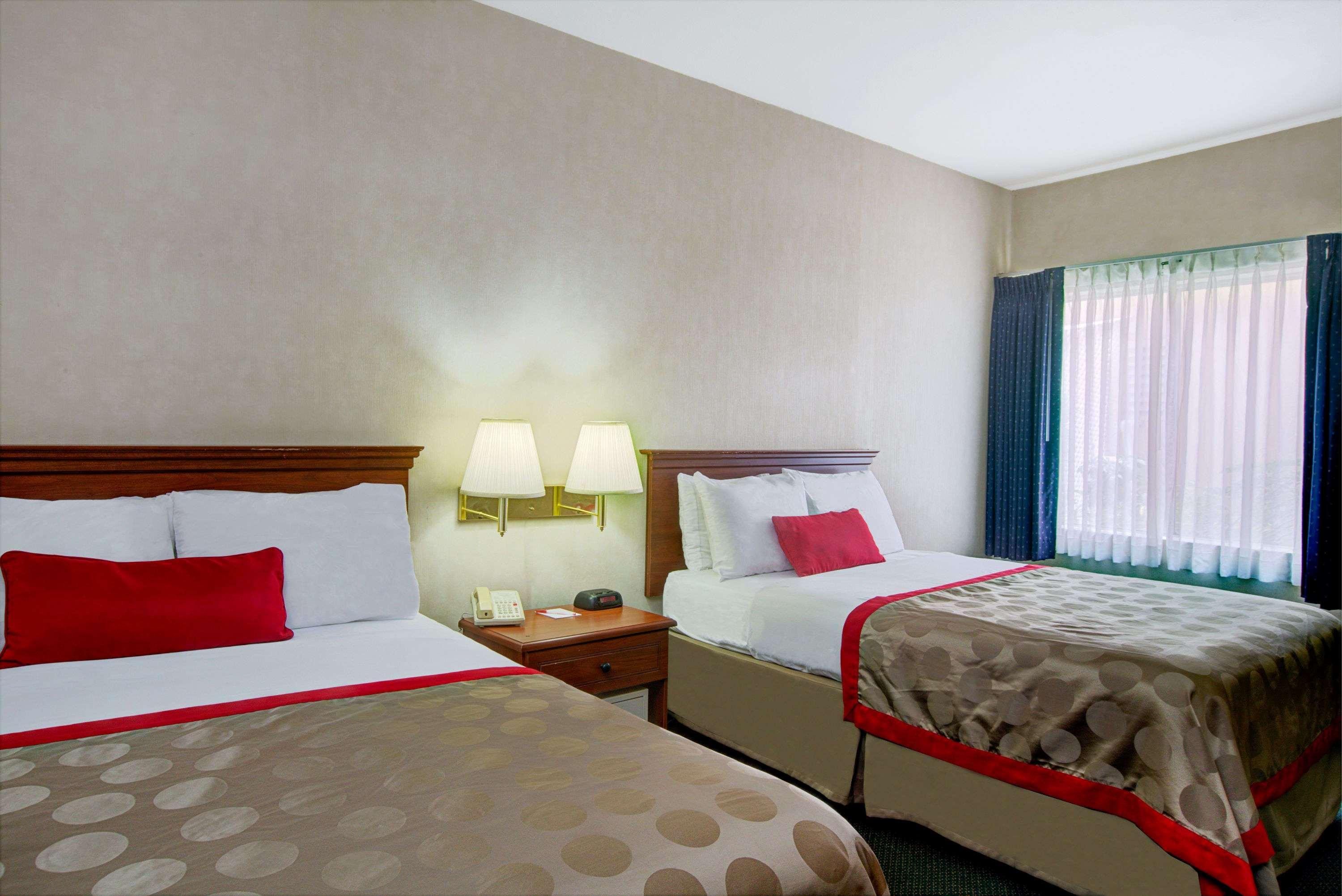 מלון Ramada By Wyndham Hawthorne/Lax מראה חיצוני תמונה