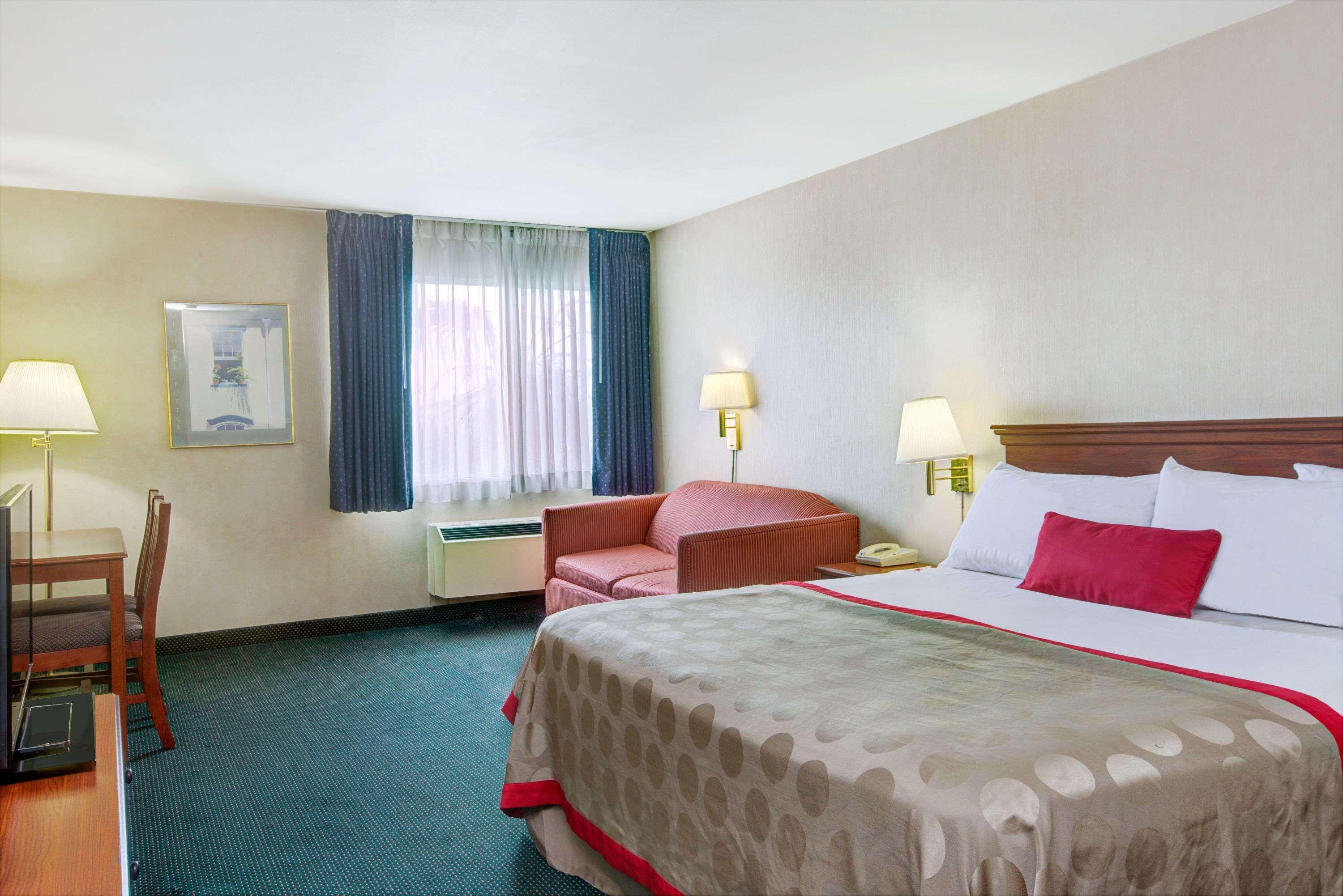 מלון Ramada By Wyndham Hawthorne/Lax מראה חיצוני תמונה