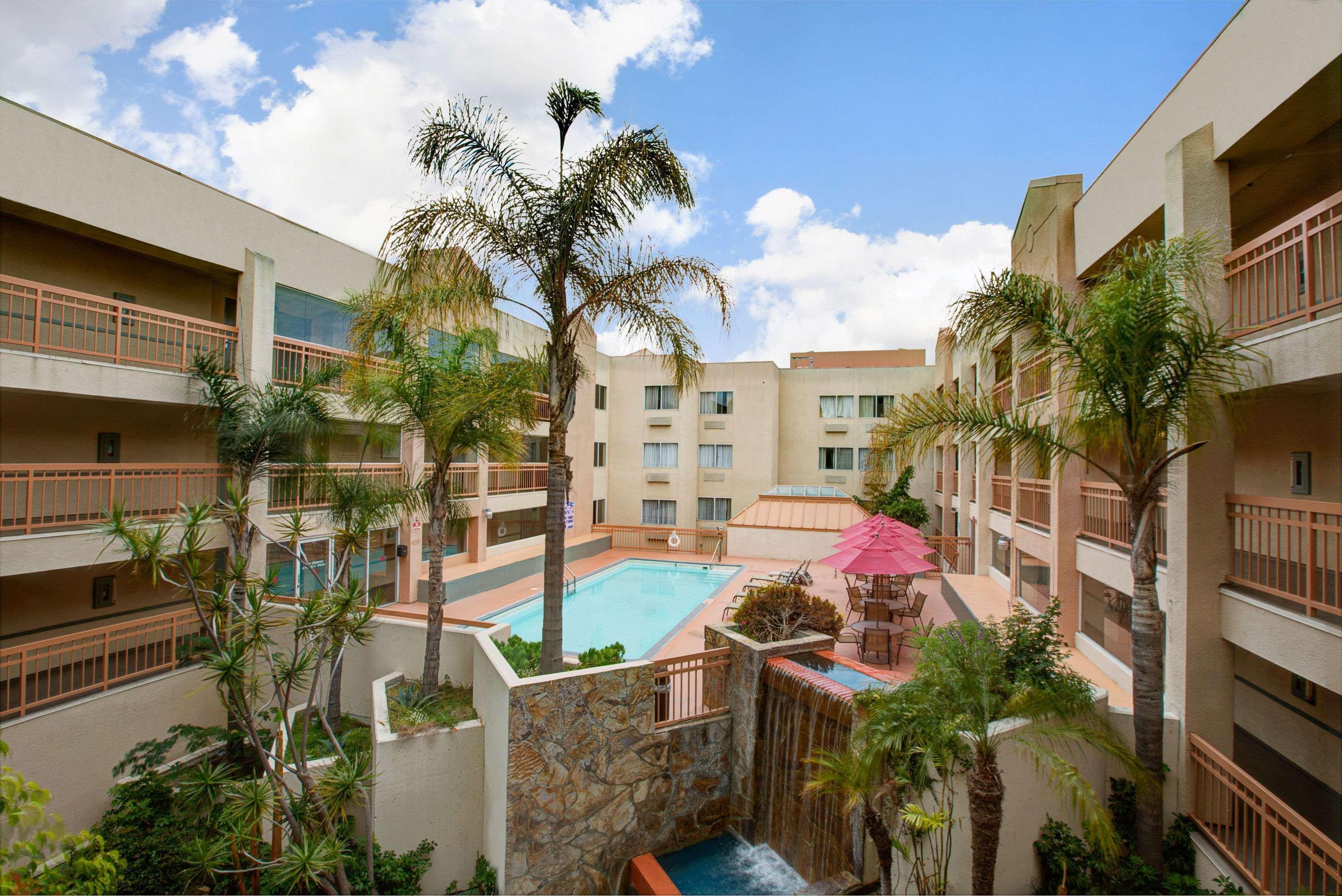 מלון Ramada By Wyndham Hawthorne/Lax מראה חיצוני תמונה