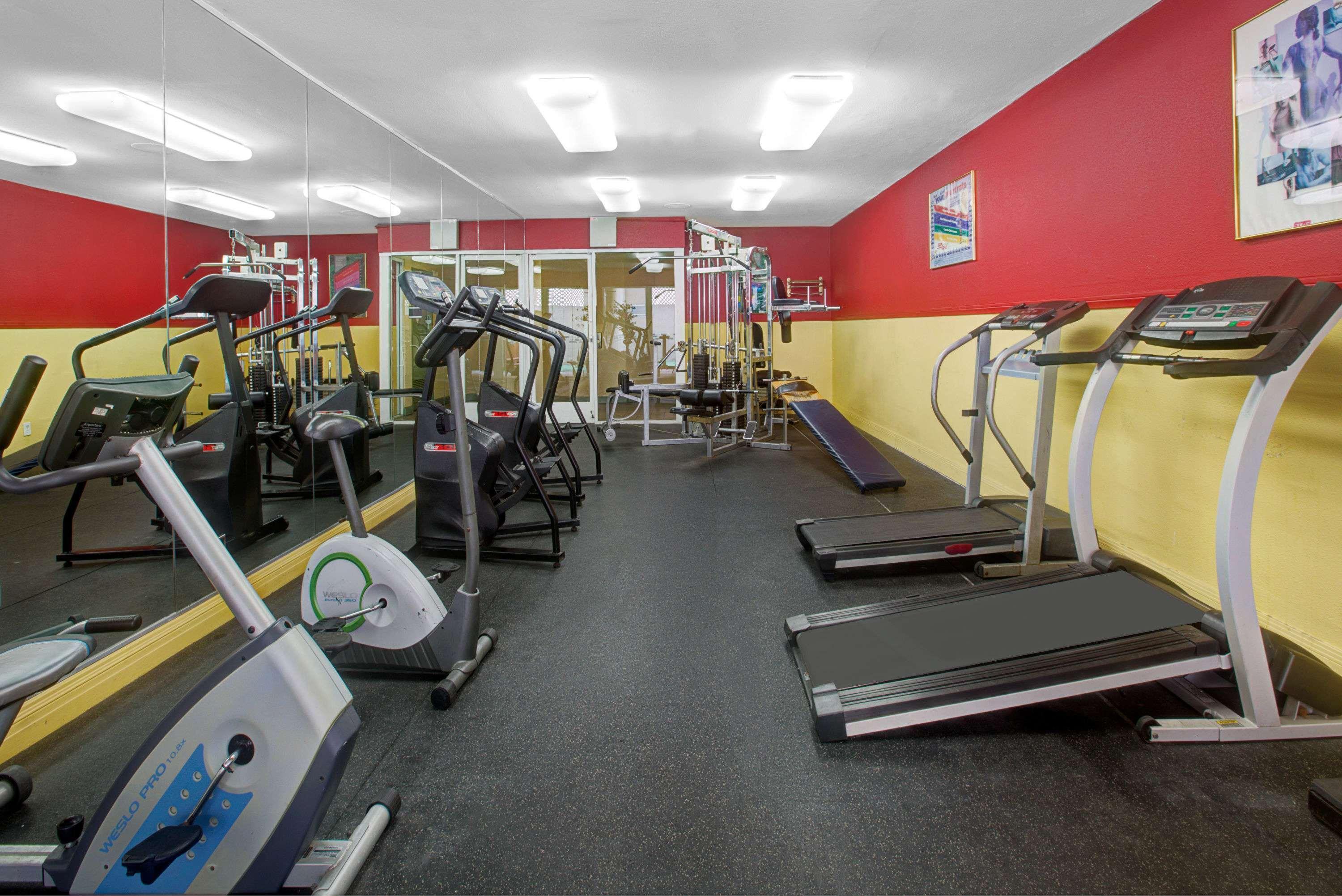מלון Ramada By Wyndham Hawthorne/Lax מראה חיצוני תמונה